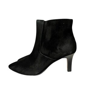 🌻NEW w/box Clarks Illeana Petal Black Suede Womens Ankle Booties Size 7